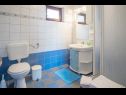 Apartmani i sobe Luka - with parking; A2(2+2), R1(2), R2(2) Vrbnik - Otok Krk   - Soba - R1(2): kupaonica s toaletom