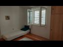 Apartmani Mirjana: sea view & balcony: A1 MN (2+1), A2 JN (2+1) Baška Voda - Rivijera Makarska   - Apartman - A1 MN (2+1): spavaća soba