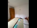 Apartmani Biljana - 150m from beach: A1(2+1), A2(2+2), A3(5), A4(2+2) Gradac - Rivijera Makarska   - Apartman - A1(2+1): spavaća soba