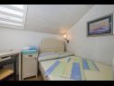 Apartmani Mira - economy: A1(2+2), SA2(2), SA3(2) Igrane - Rivijera Makarska   - Apartman - A1(2+2): spavaća soba
