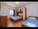 Apartmani Ruzica - with sea view: A1 - plavi(3+2), A2 - (2+2), A3 - zuti(3+2) Igrane - Rivijera Makarska   - Apartman - A1 - plavi(3+2): spavaća soba