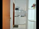 Apartmani i sobe Ljuba - 130 meter from sea SA1(2), SA2(2+1), SA6(2+1), A4(2+1), R3(2+1), R7(2+1) Makarska - Rivijera Makarska   - Apartman - A4(2+1): kuhinja