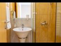 Apartmani Gianni - modern & great location: SA1(2), A2(2+2), A3(2+2) Makarska - Rivijera Makarska   - Studio apartman - SA1(2): kupaonica s toaletom