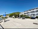Apartmani Tomo - 10 m from beach: A1(2+2), SA2(2) Zaostrog - Rivijera Makarska   - parkiralište