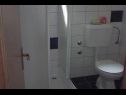 Apartmani Marija - 20 m from beach : A1(2+3), A3(2+2), A4(2+2), SA5(2+1) Betina - Otok Murter   - Apartman - A3(2+2): kupaonica s toaletom