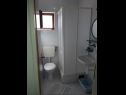 Apartmani Jadranko - 150 m from sea: A1 plavi(2+1), A2 smeđi(2) Jezera - Otok Murter   - Apartman - A1 plavi(2+1): kupaonica s toaletom