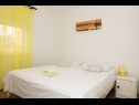 Apartmani Matija - 30 m from sea: A1(4+2), A2(2+2) Jezera - Otok Murter   - Apartman - A1(4+2): spavaća soba
