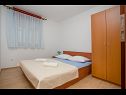 Apartmani Petar - free parking A1(3+1), A2(5) Dugi Rat - Rivijera Omiš   - Apartman - A2(5): spavaća soba