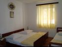 Apartmani Stric - 10 m from beach: A1(8+1) Dugi Rat - Rivijera Omiš   - Apartman - A1(8+1): spavaća soba