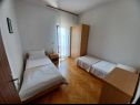 Apartmani Mari - 40 m from sea: A1(4), A2(2+2), SA3(2) Krilo Jesenice - Rivijera Omiš   - Apartman - A1(4): spavaća soba