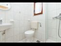Apartmani Neva - 50m from the sea A1(2+1), A2(2+1), SA3(3) Sumpetar - Rivijera Omiš   - Apartman - A2(2+1): kupaonica s toaletom