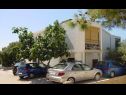 Apartmani Bari - 140 m from beach: A1(4+1), A2(4), A3(2+2) Mandre - Otok Pag   - parkiralište