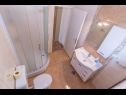 Apartmani Rezikica - green oasis; A1(7), A2(9) Palit - Otok Rab   - Apartman - A1(7): kupaonica s toaletom