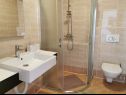 Apartmani Zlato - with pool : SA1 Murva (2), A3 Lovor (4), A4 Mendula (2+1), SA5 Maslina (2) Senj - Rivijera Senj   - Studio apartman - SA5 Maslina (2): kupaonica s toaletom