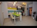 Apartmani Njoko - sea view & private parking: A1(2+2), A2(3+2) Šepurine (Otok Prvić) - Rivijera Šibenik   - Apartman - A1(2+2): kuhinja i blagovaonica