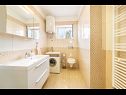 Apartmani Goge - modern: A1(6), A2(5) Vodice - Rivijera Šibenik   - Apartman - A1(6): kupaonica s toaletom