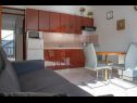 Apartmani Daira - great location A1(2), A2(2), A3(4) Stomorska - Otok Šolta   - Apartman - A2(2): kuhinja i blagovaonica