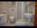 Apartmani Daira - great location A1(2), A2(2), A3(4) Stomorska - Otok Šolta   - Apartman - A2(2): kupaonica s toaletom