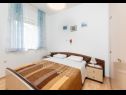 Apartmani Knez 1 - 50 m from beach: A3(4) Podstrana - Rivijera Split   - Apartman - A3(4): spavaća soba