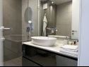 Apartmani Lux - with private pool: A1(4+2) Split - Rivijera Split   - Apartman - A1(4+2): kupaonica s toaletom