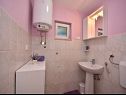 Apartmani Sretan A1-Rogač(5+1), A2-Višnja(4+1), A3-Kiwi(2+1) Uvala Ljubljeva (Vinišće) - Rivijera Trogir  - Hrvatska - Apartman - A2-Višnja(4+1): kupaonica s toaletom