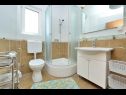 Apartmani Ljuba - 200m from beach: A1-Istočni (2+2) , A2-Zapadni (2+2) Uvala Ljubljeva (Vinišće) - Rivijera Trogir   - Apartman - A1-Istočni (2+2) : kupaonica s toaletom