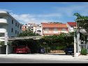 Apartmani Anđelka - 50 m from beach: A3(9), A4(4), A5(2) Marina - Rivijera Trogir   - parkiralište (kuća i okolica)