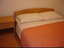 Apartmani Ivanka - 10 m from sea : A2 (2+2), A3 (4+2) Marina - Rivijera Trogir   - Apartman - A3 (4+2): spavaća soba