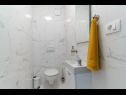 Apartmani Lux 2 - heated pool: A2(4+2), A3(4+2) Marina - Rivijera Trogir   - Apartman - A2(4+2): kupaonica s toaletom