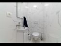 Apartmani Lux 3 - heated pool: A5(4+2), A6(4+2) Marina - Rivijera Trogir   - Apartman - A5(4+2): kupaonica s toaletom