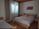 Apartmani Anđelka - 50 m from beach: A3(9), A4(4), A5(2) Marina - Rivijera Trogir   - Apartman - A3(9): spavaća soba