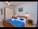 Apartmani Vin - 40 m from sea: A1 (4+1), A2 (2+2), A3 (2+2) Seget Donji - Rivijera Trogir   - Apartman - A2 (2+2): spavaća soba