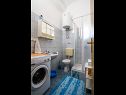 Apartmani VV A1(2+1), A2(5), A3(7) Seget Vranjica - Rivijera Trogir   - Apartman - A2(5): kupaonica s toaletom
