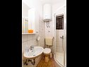 Apartmani VV A1(2+1), A2(5), A3(7) Seget Vranjica - Rivijera Trogir   - Apartman - A3(7): kupaonica s toaletom