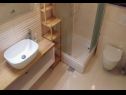 Apartmani Ante - 80 m from sea: A1(4), A2(2+1) Seget Vranjica - Rivijera Trogir   - Apartman - A1(4): kupaonica s toaletom