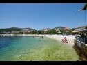 Apartmani Mare - 30 m from pebble beach: SA1(2), SA2(2), A3(4), A4(4), A5(8) Seget Vranjica - Rivijera Trogir   - plaža