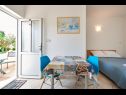 Apartmani Mare - 30 m from pebble beach: SA1(2), SA2(2), A3(4), A4(4), A5(8) Seget Vranjica - Rivijera Trogir   - Studio apartman - SA2(2): interijer