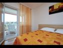Apartmani Mare - 30 m from pebble beach: SA1(2), SA2(2), A3(4), A4(4), A5(8) Seget Vranjica - Rivijera Trogir   - Apartman - A5(8): spavaća soba