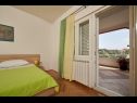 Apartmani Mare - 30 m from pebble beach: SA1(2), SA2(2), A3(4), A4(4), A5(8) Seget Vranjica - Rivijera Trogir   - Apartman - A5(8): spavaća soba