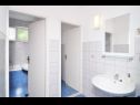 Apartmani Snježa - 20 m from the sea : A1(9), A2(6+2) Seget Vranjica - Rivijera Trogir   - Apartman - A1(9): kupaonica s toaletom