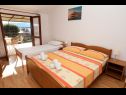 Apartmani Ante - 50 M from the sea : A1(5), A2(8+2) Seget Vranjica - Rivijera Trogir   - Apartman - A1(5): spavaća soba