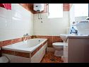 Apartmani Sanda - 10 M from the beach : A1(6+1), A2(6+1) Trogir - Rivijera Trogir   - Apartman - A1(6+1): kupaonica s toaletom