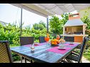 Kuća za odmor Mirjana - beautiful garden with barbecue: H(4+1) Trogir - Rivijera Trogir  - Hrvatska - roštilj