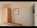 Apartmani Pery - 2 bedroom sea view apartment: A1(4+1) Trogir - Rivijera Trogir   - Apartman - A1(4+1): spavaća soba