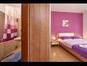 Apartmani i sobe Ivo - with garden: A1(2+2), R1(2+1), R2(2) Trogir - Rivijera Trogir   - Apartman - A1(2+2): spavaća soba