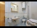 Apartmani Ivanka - 200 m from sea: A1(4) Trogir - Rivijera Trogir   - Apartman - A1(4): kupaonica s toaletom