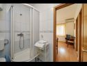 Apartmani Ivanka - 200 m from sea: A1(4) Trogir - Rivijera Trogir   - Apartman - A1(4): kupaonica s toaletom