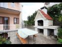 Apartmani Mare - comfortable apartment : A1(5), A2(5) Trogir - Rivijera Trogir   - detalj (kuća i okolica)