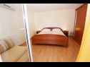 Apartmani Davorka - 50m from the sea A1(2+2), A2(2+2) Trogir - Rivijera Trogir   - Apartman - A1(2+2): spavaća soba