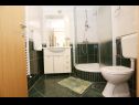 Apartmani Davorka - 50m from the sea A1(2+2), A2(2+2) Trogir - Rivijera Trogir   - Apartman - A1(2+2): kupaonica s toaletom